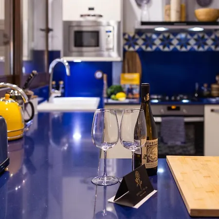 Portrait Boutique Konukevi Valensiya