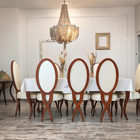 Portrait Boutique Konukevi