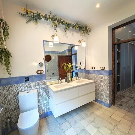 Portrait Boutique Konukevi Valensiya