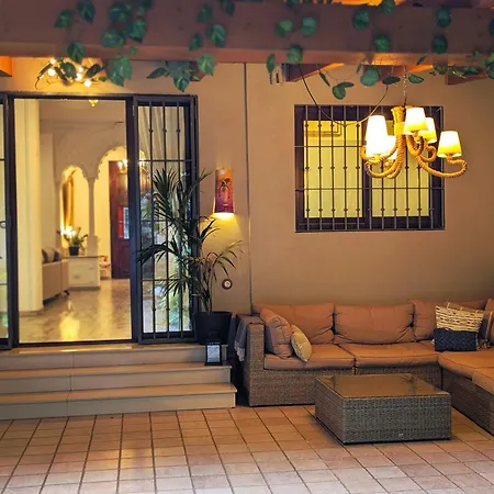 Portrait Boutique Konukevi Valensiya